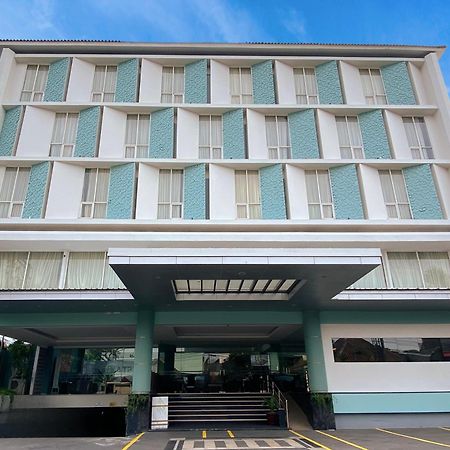 Luxury Malioboro Hotel Yogyakarta Exterior photo