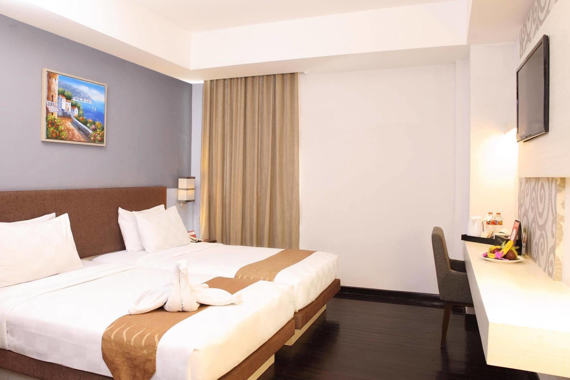 Luxury Malioboro Hotel Yogyakarta Exterior photo