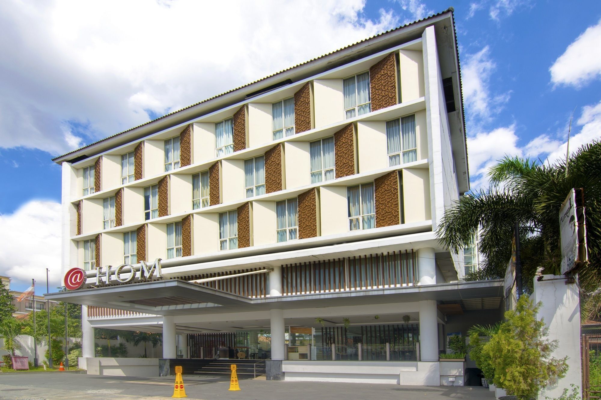 Luxury Malioboro Hotel Yogyakarta Exterior photo