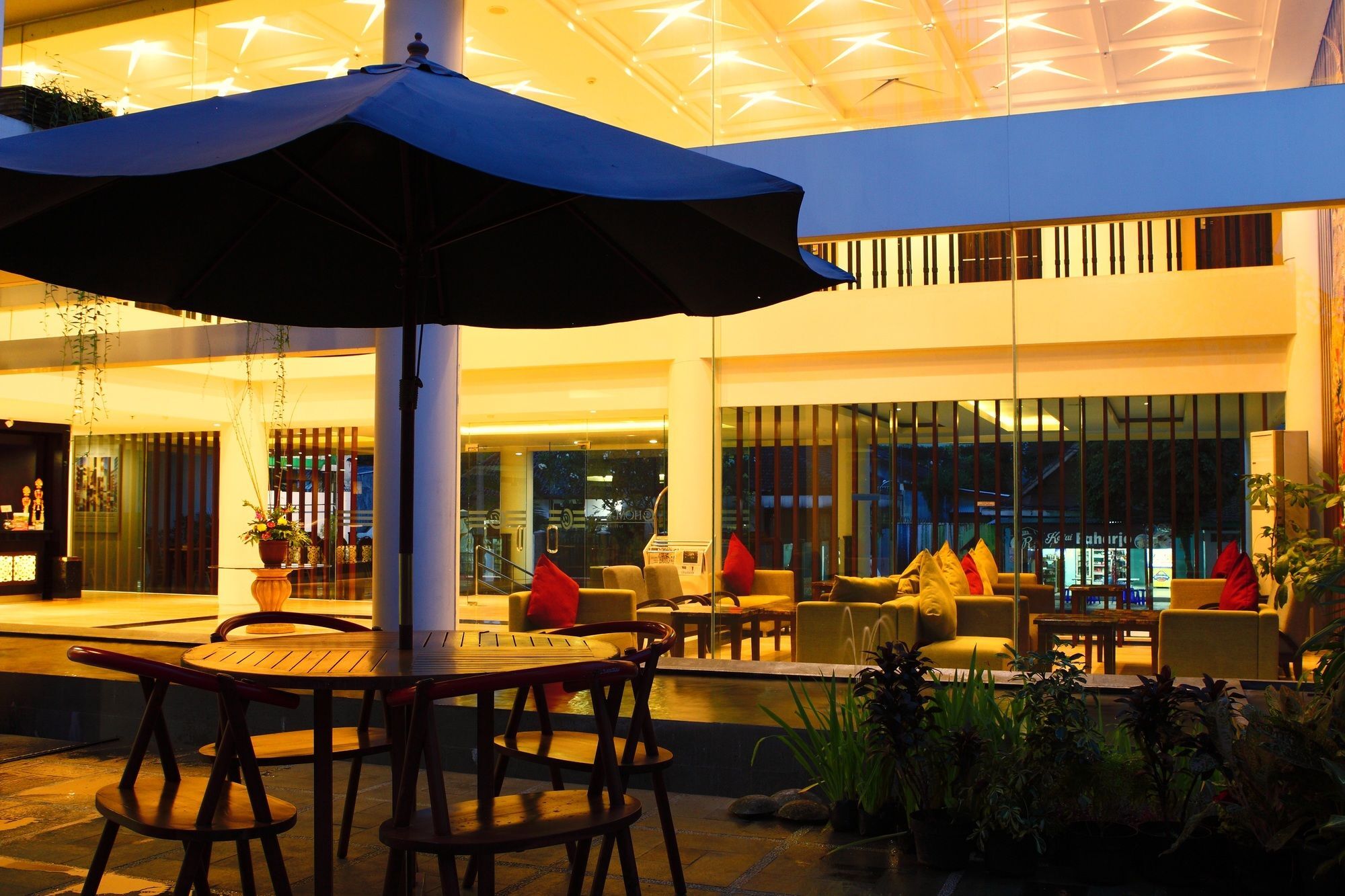 Luxury Malioboro Hotel Yogyakarta Exterior photo